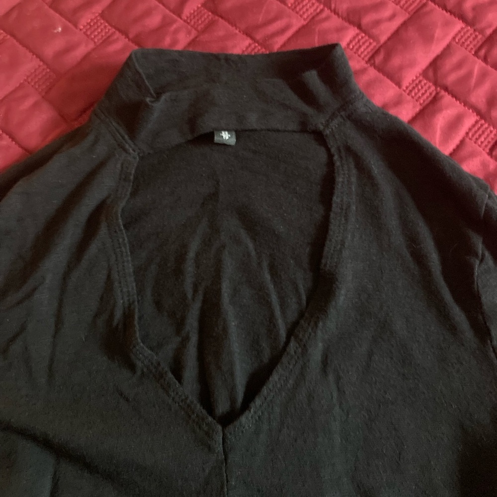 Express Mock-neck Keyhole Top - Picture 3 of 4